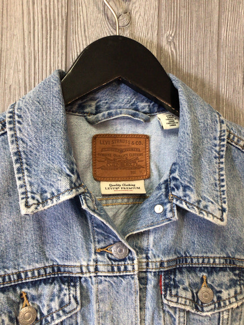 Levi Premium Denim Trucker Jacket Size Medium